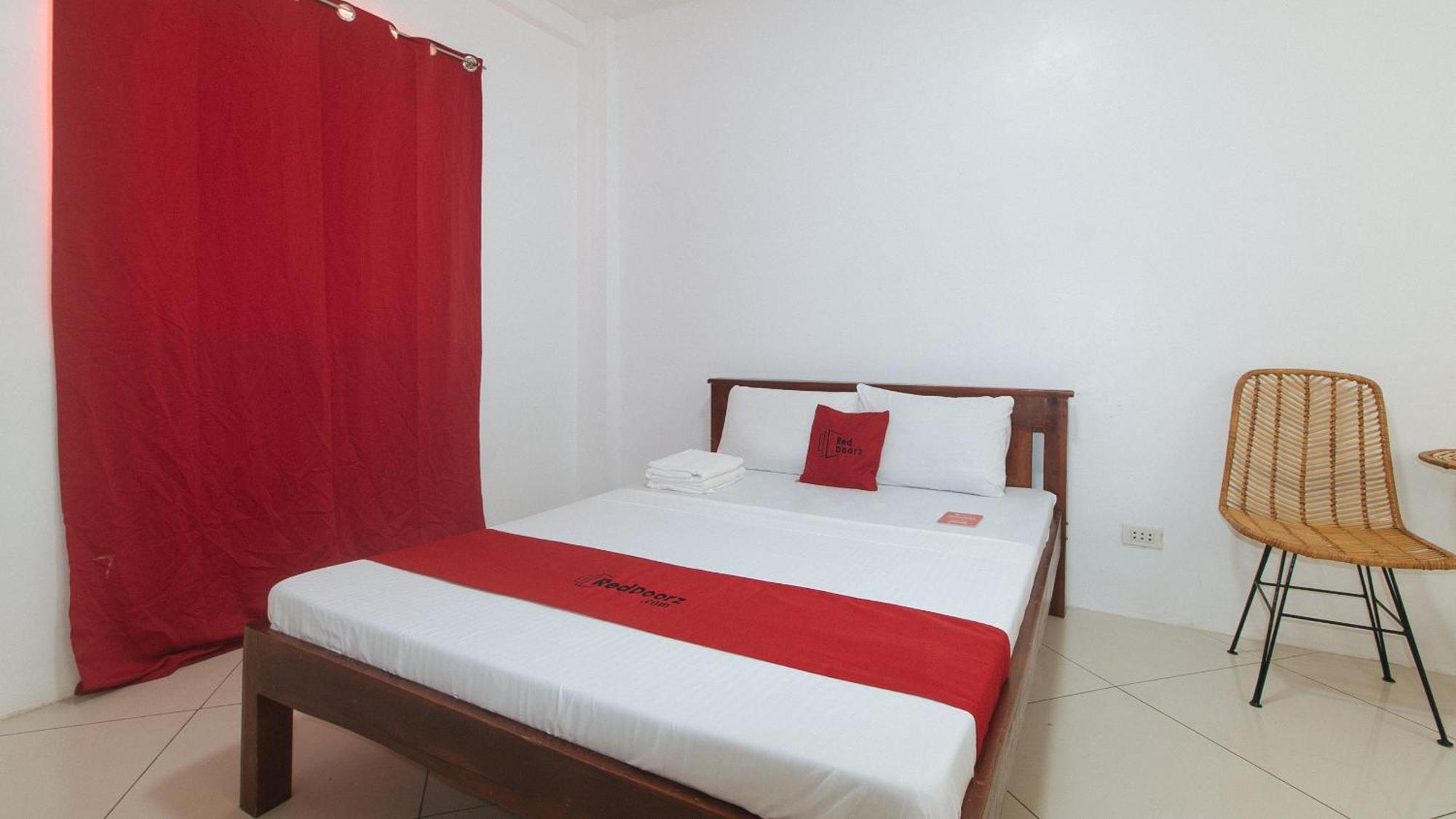 Reddoorz At Fat J Apartelle Mactan Cebu Buitenkant foto