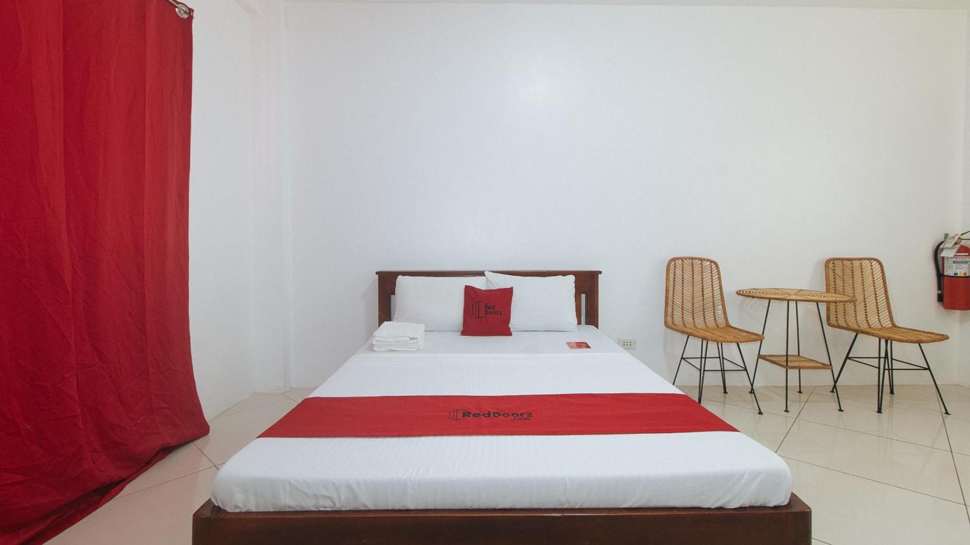 Reddoorz At Fat J Apartelle Mactan Cebu Buitenkant foto