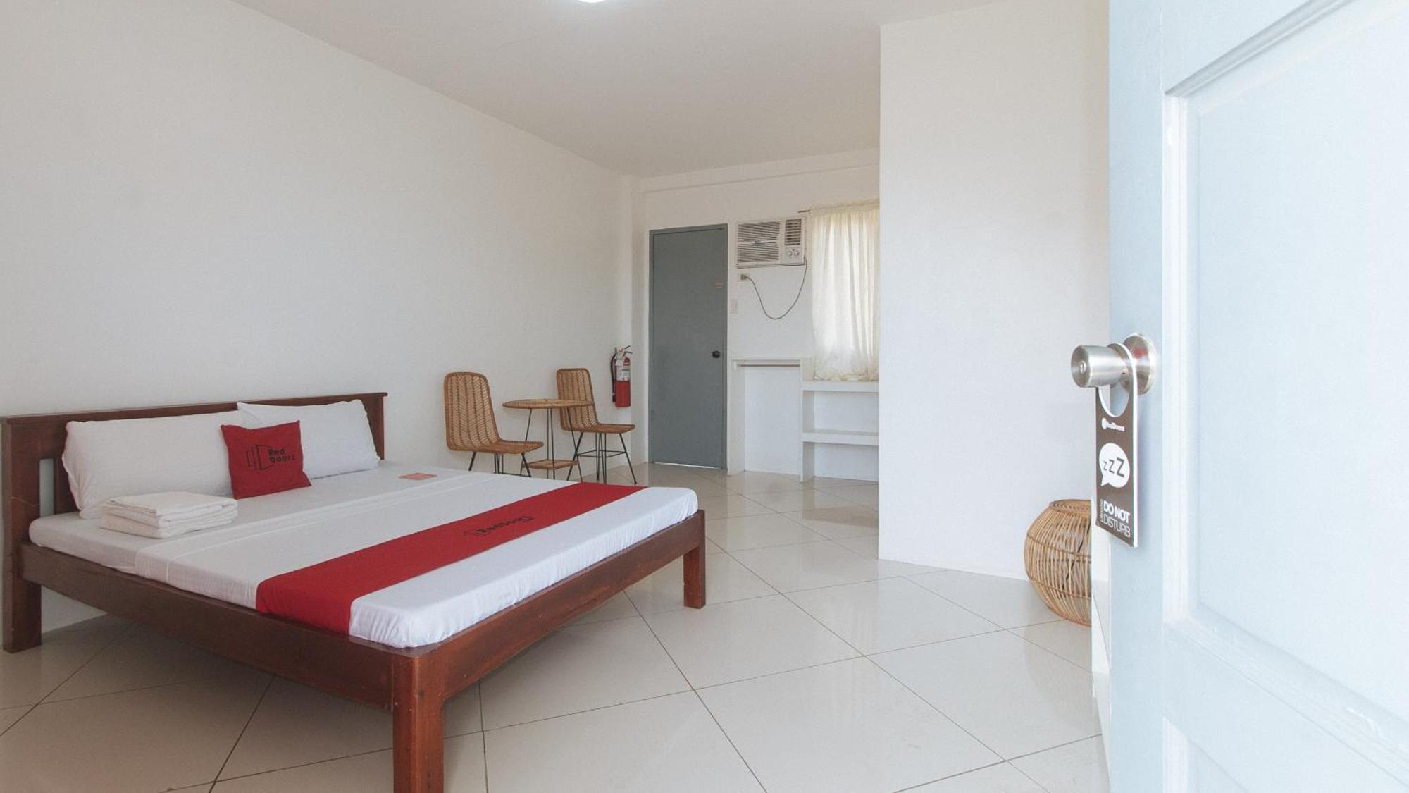 Reddoorz At Fat J Apartelle Mactan Cebu Buitenkant foto