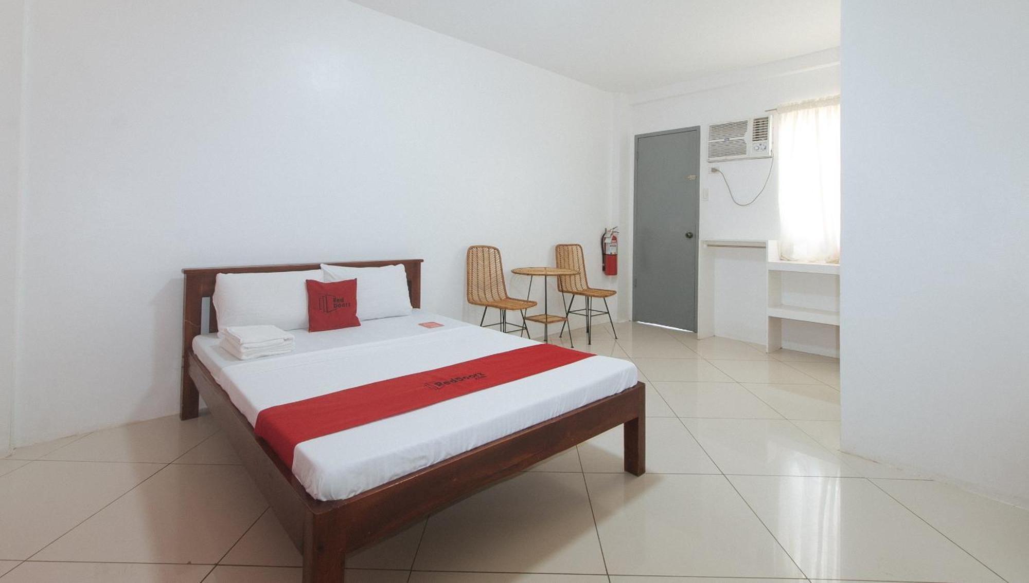 Reddoorz At Fat J Apartelle Mactan Cebu Buitenkant foto