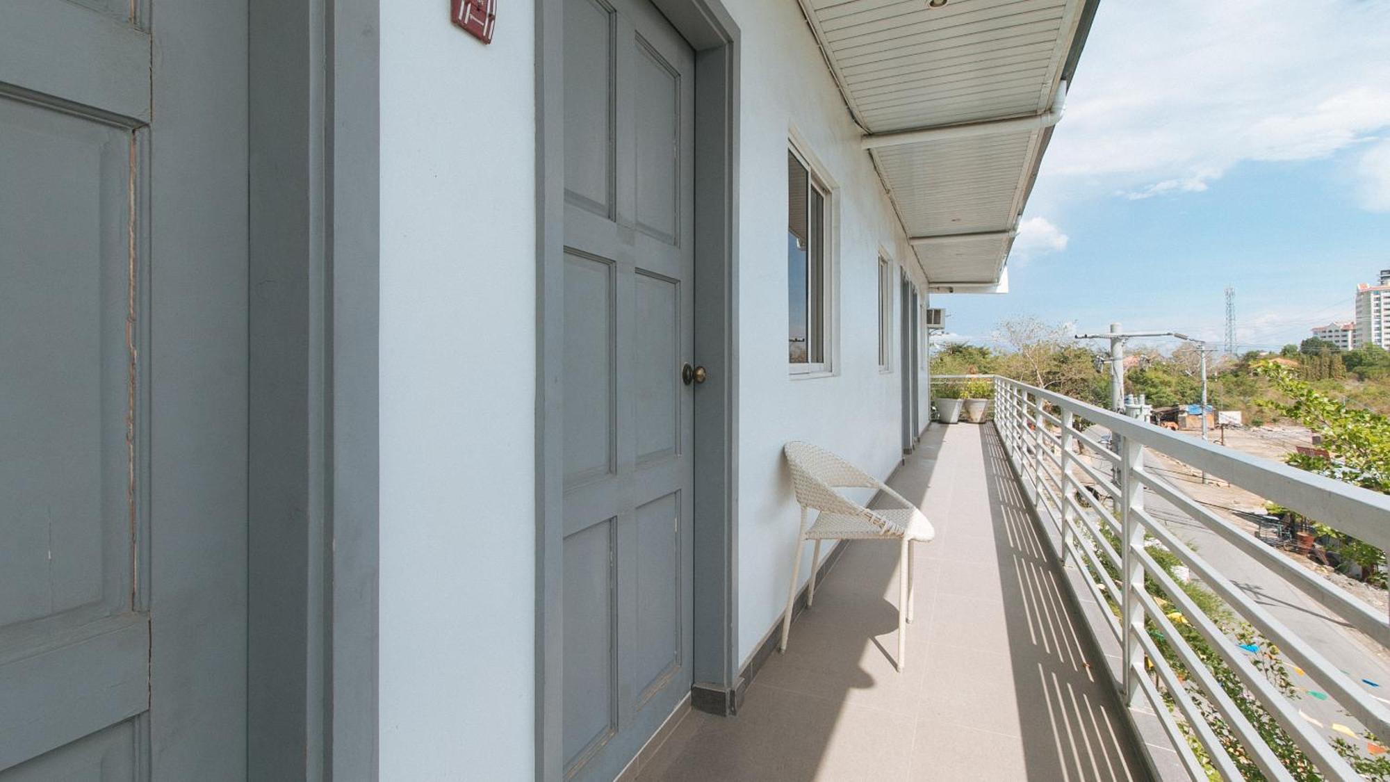 Reddoorz At Fat J Apartelle Mactan Cebu Buitenkant foto