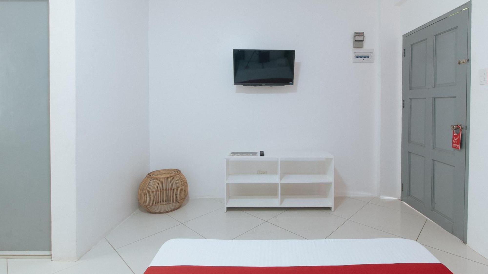 Reddoorz At Fat J Apartelle Mactan Cebu Buitenkant foto