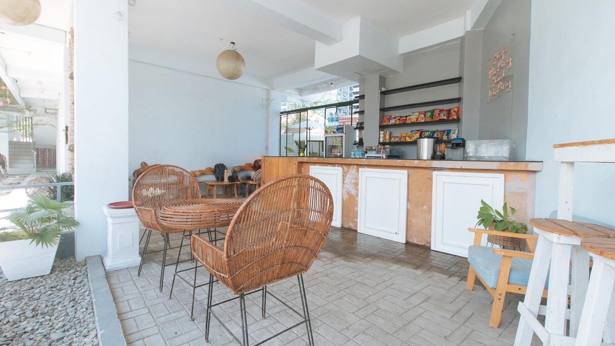 Reddoorz At Fat J Apartelle Mactan Cebu Buitenkant foto