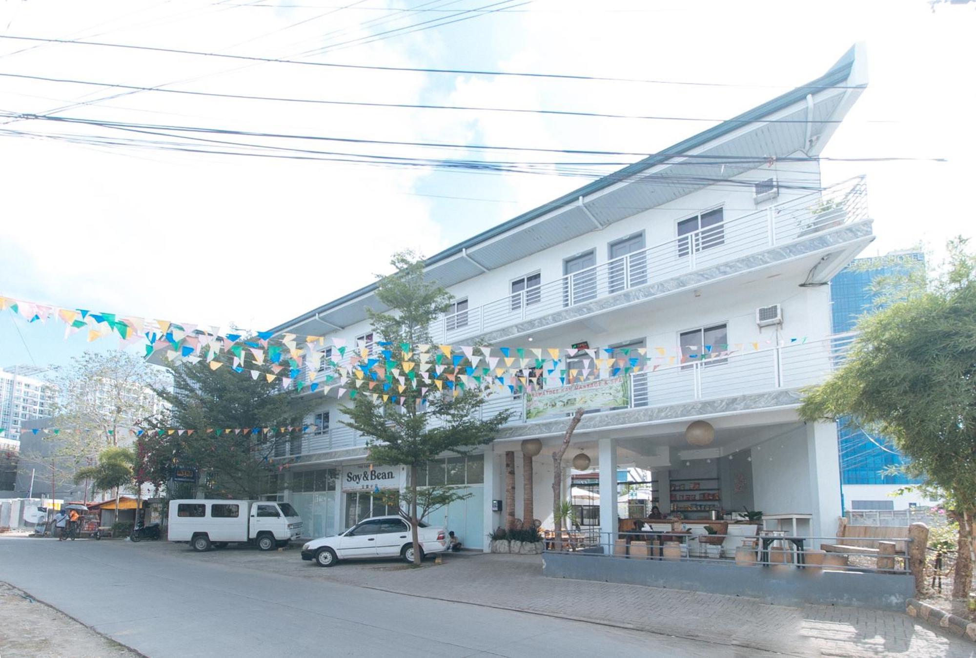 Reddoorz At Fat J Apartelle Mactan Cebu Buitenkant foto