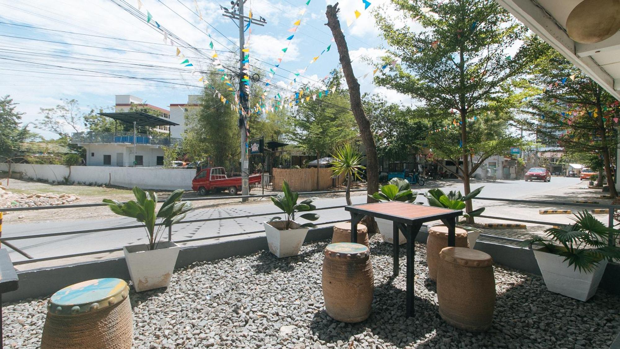 Reddoorz At Fat J Apartelle Mactan Cebu Buitenkant foto